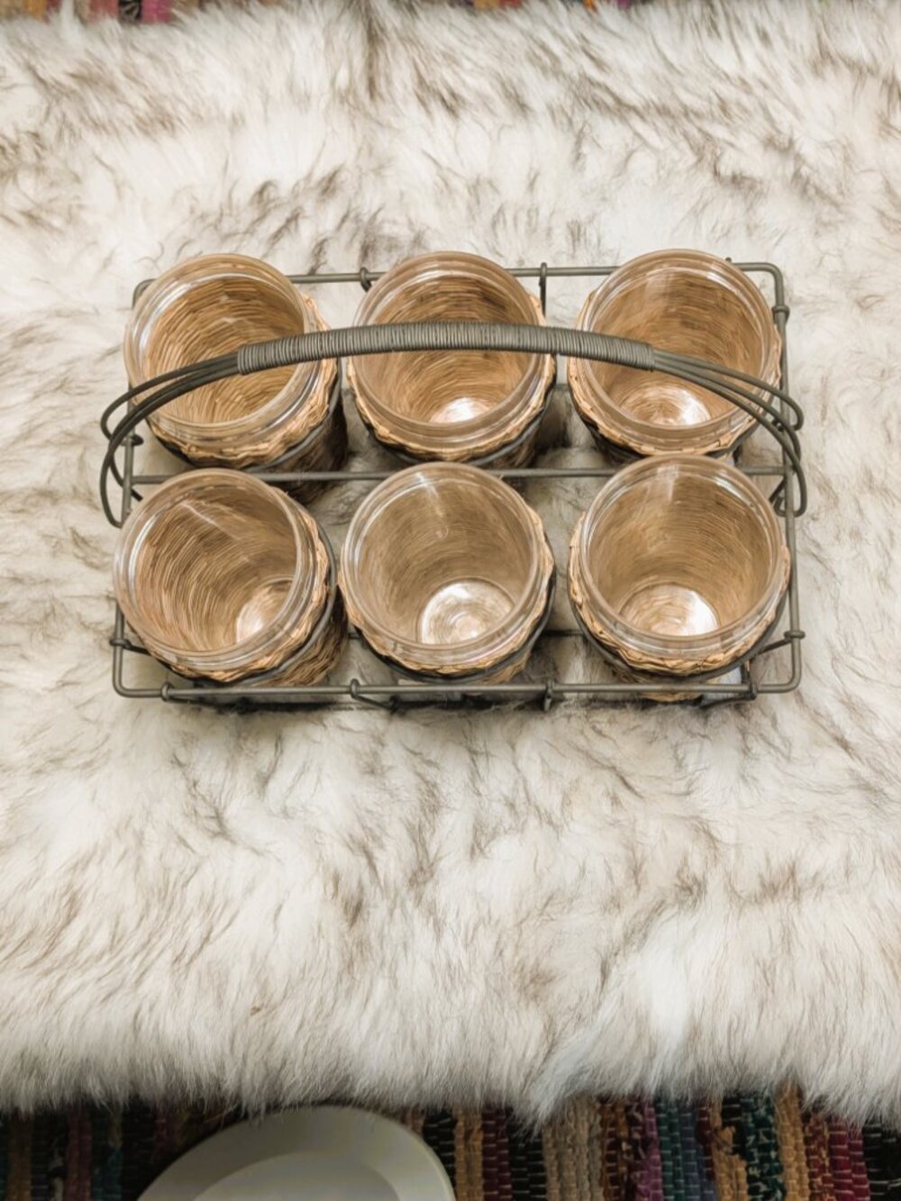 Wire Caddy Six Plastic Cups Wrapped in Woven Rattan Cottagecore Entertain - Picture 5 of 6